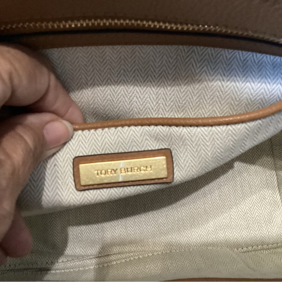 Tory Burch NWT camel brown pebbled shoulder bag with gold hardware - Picture 8 of 16